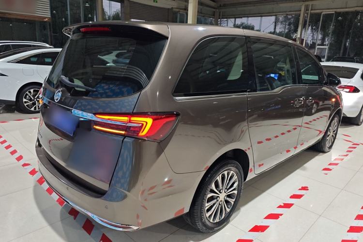 Used Buick GL8 2022 Land Cruiser Executive Class 652T Comfort Model
