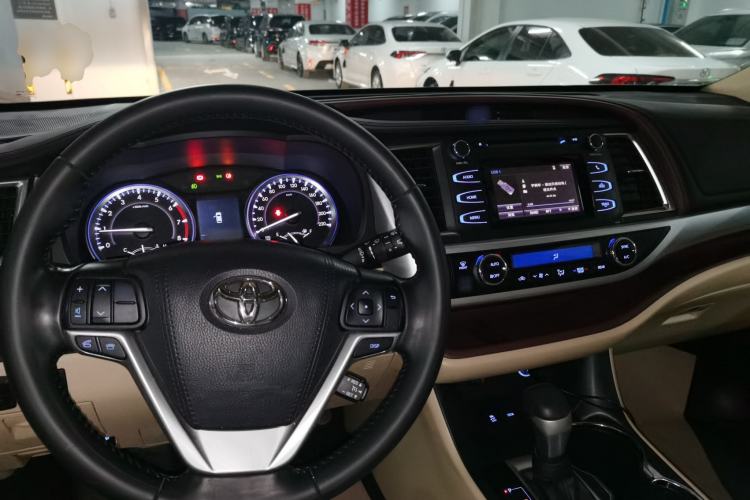 Used Toyota Highlander 2017 2.0T Two-Wheel Drive Luxury Edition 7 Seats