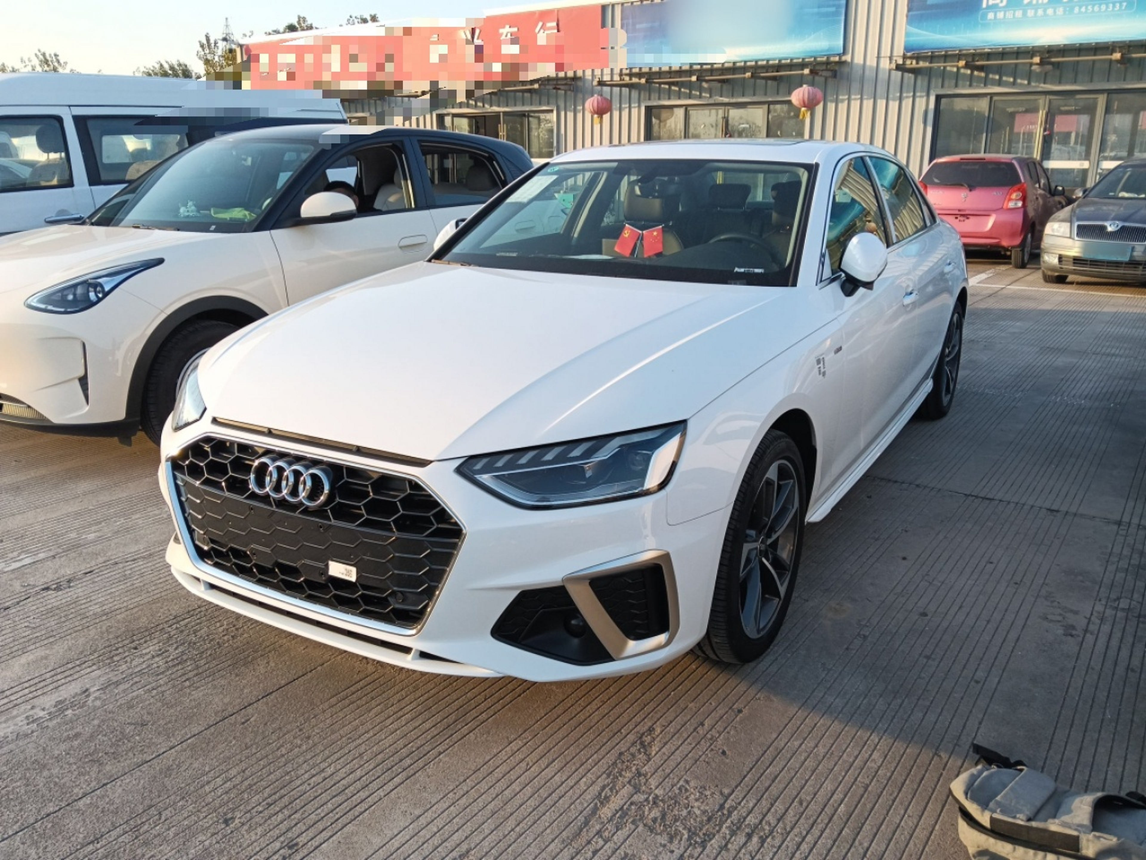 تحت مقدمة السيارة