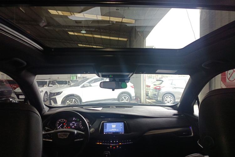 Used Cadillac XT4 2022 28T Two-Wheel-Drive Luxury Version
