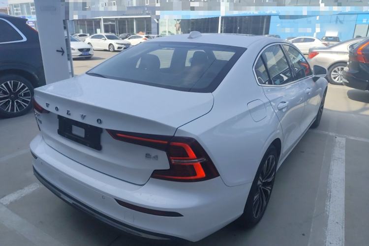 Used Volvo S60 2024 B4 Zhiyuan Luxury Edition
