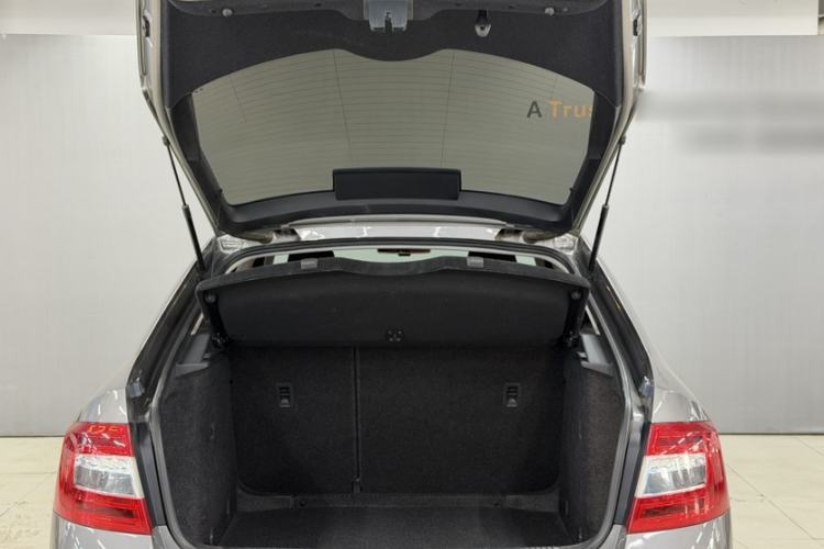 Used Skoda Octavia 2017 Classic Model 1.6L Manual Comfort Edition