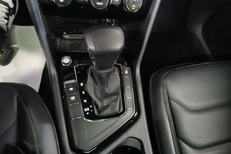 Used Volkswagen Tiguan L 2019 330TSI Automatic Two-Wheel Drive Panoramic Comfort Edition China VI Standard
