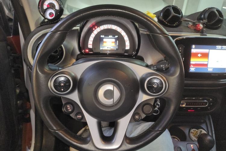 Used  fortwo 2017 1.0L 52kW New Sound Special Edition China V Emission Standard
