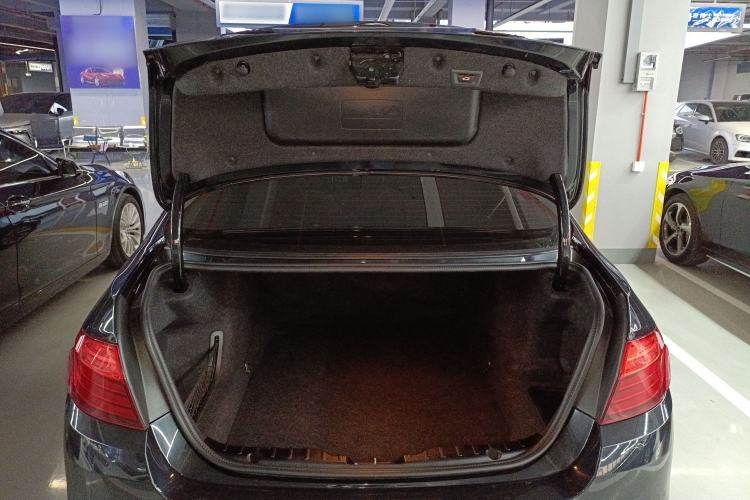 Used BMW 5 Series 2017 525Li Leading Model
