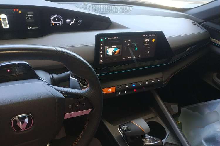 Used Changan UNI-V 2022 1.5T Prestige Version
