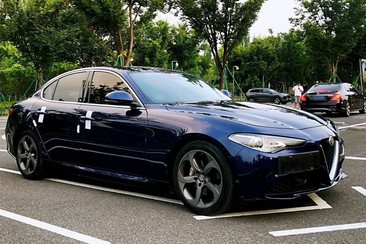 Used Alfa Romeo Giulia 2017 2.0T 200HP Luxury Edition
