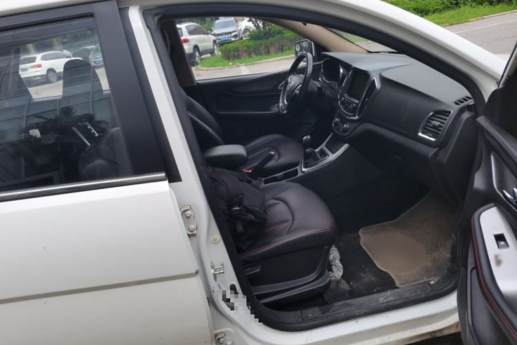 Used Baojun 560 2015 1.8L Manual Luxury Model
