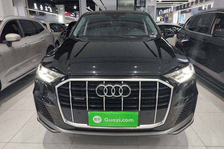 Used Audi Q7 2022 55 TFSI quattro S line Sport model
