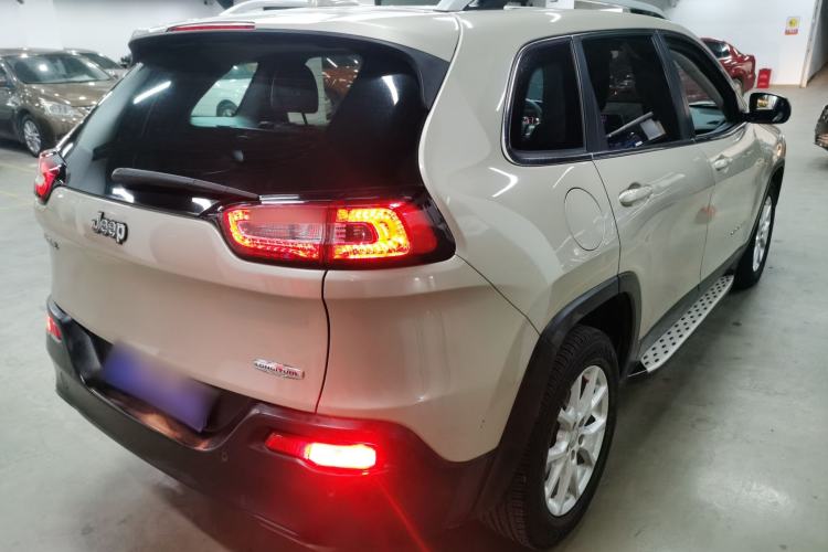 Used  Cherokee 2016 2.4L Leading Edition