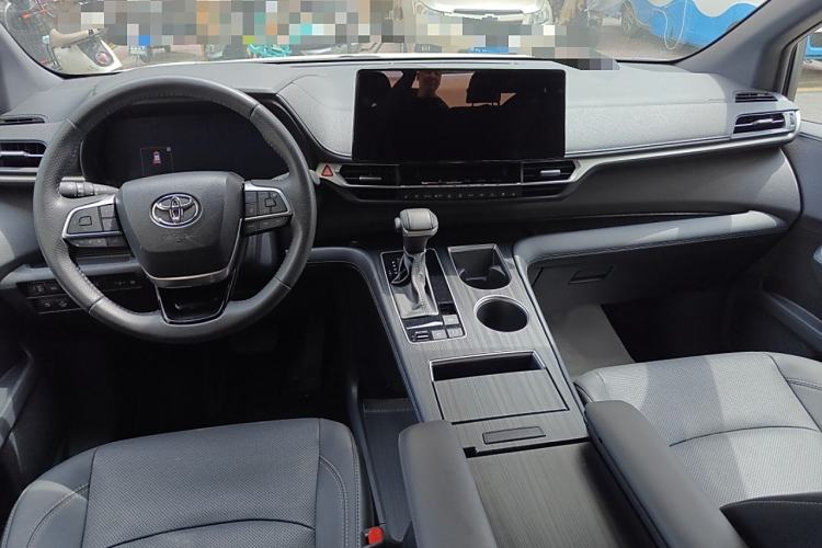 Used Toyota Sienna 2024 2.5L Hybrid Ultimate Edition
