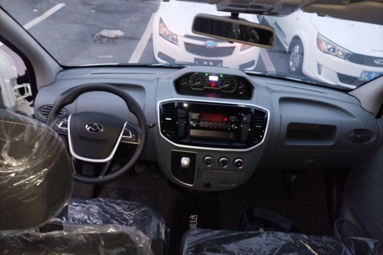 Used SAIC MAXUS Xintu V80 2023 2.0T Manual Classic Aoyuntong Short Wheelbase Mid-Roof 5/6-Seater