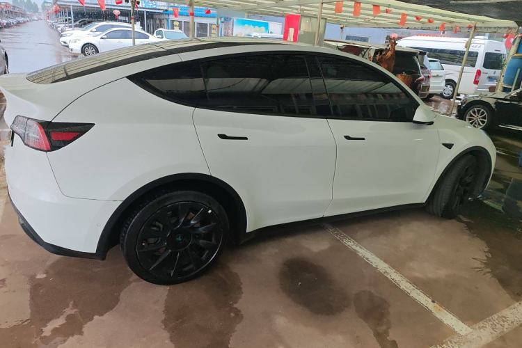 Used Tesla Model Y 2021 Long-Range All-Wheel-Drive Version
