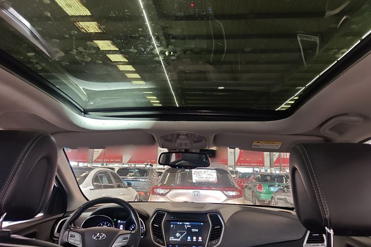 Used Hyundai Santa Fe 2017 2.0T Automatic All-Wheel Drive Smart 7-Seater
