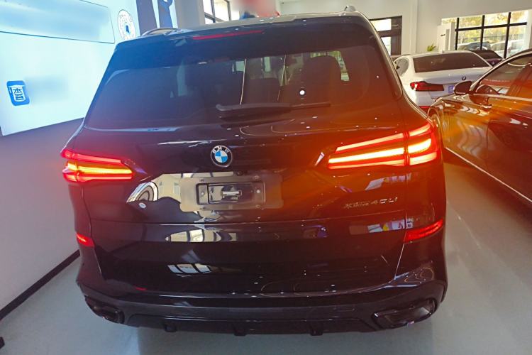 Used BMW X5 2022 xDrive 30Li Luxury M Sport Package
