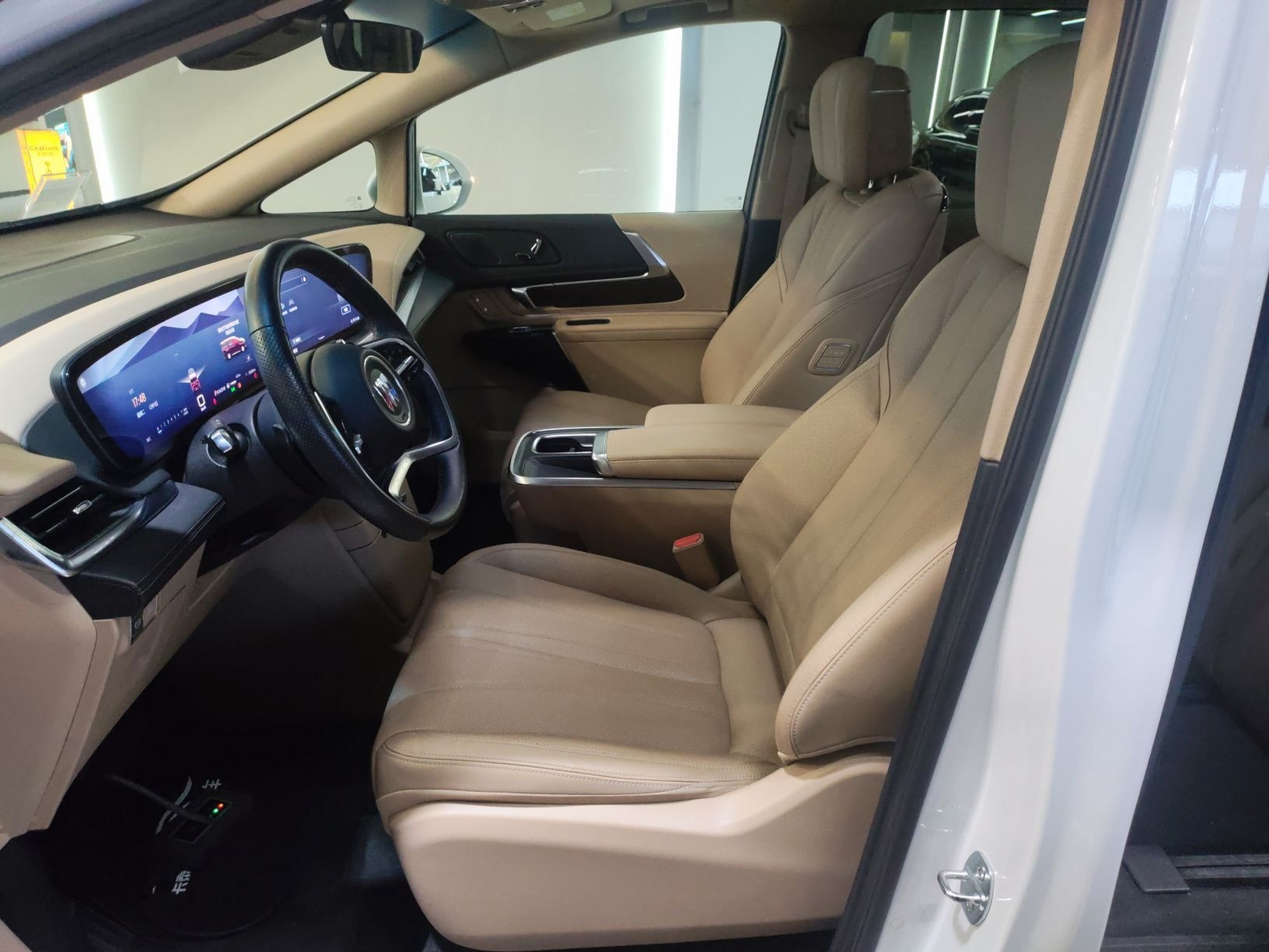 Переднее сиденье в автомобиле