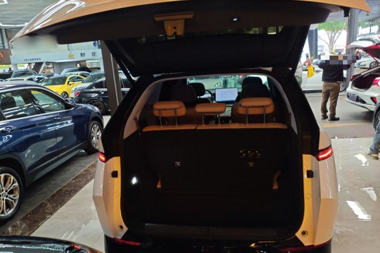 Used XPeng X9 2025 740 Ultra-Long Range Max
