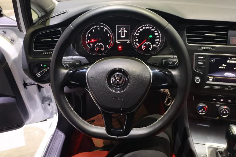 Used Volkswagen Golf 2017 1.6L Automatic Comfort Million-Vehicle Anniversary Edition
