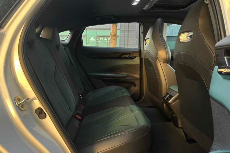 Used Changan UNI-V iDD 2024 Blue Whale Smart Electric iDD 136km ZhiKu Model