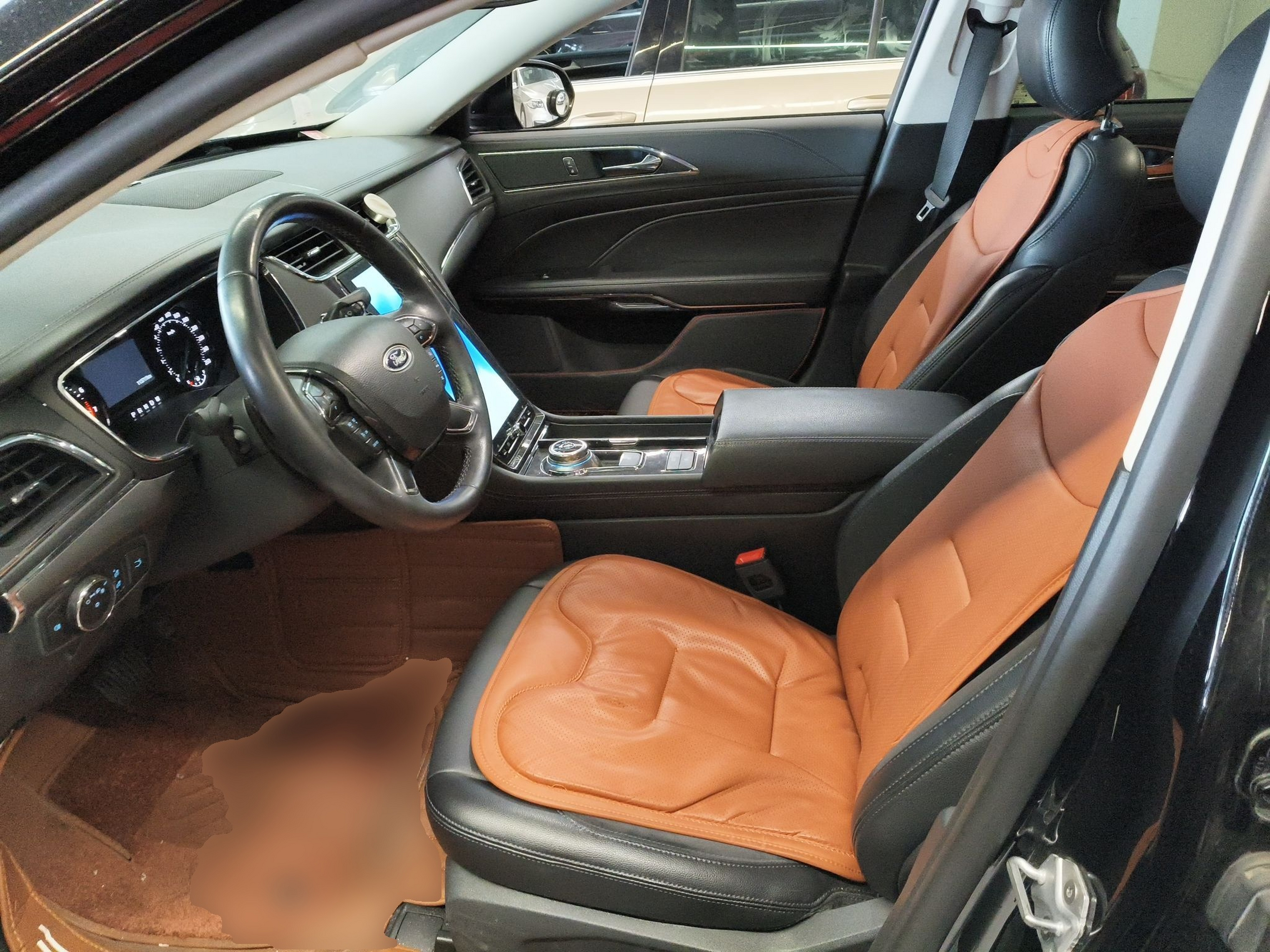 Переднее сиденье в автомобиле