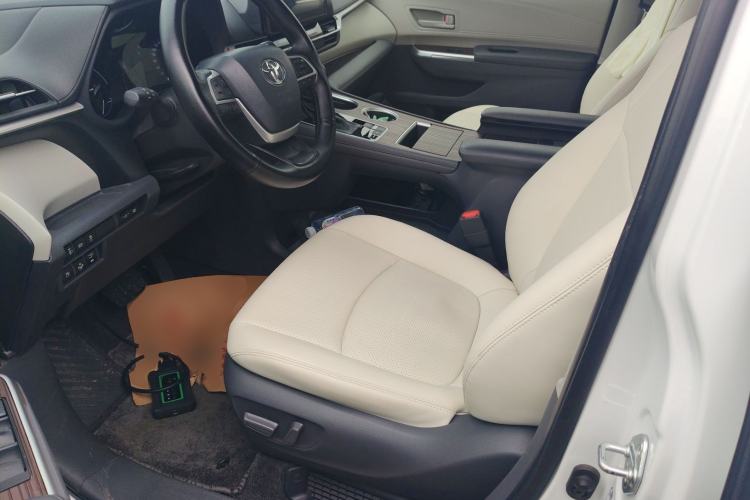 Used Toyota Sienna 2023 2.5L Hybrid Comfort Edition
