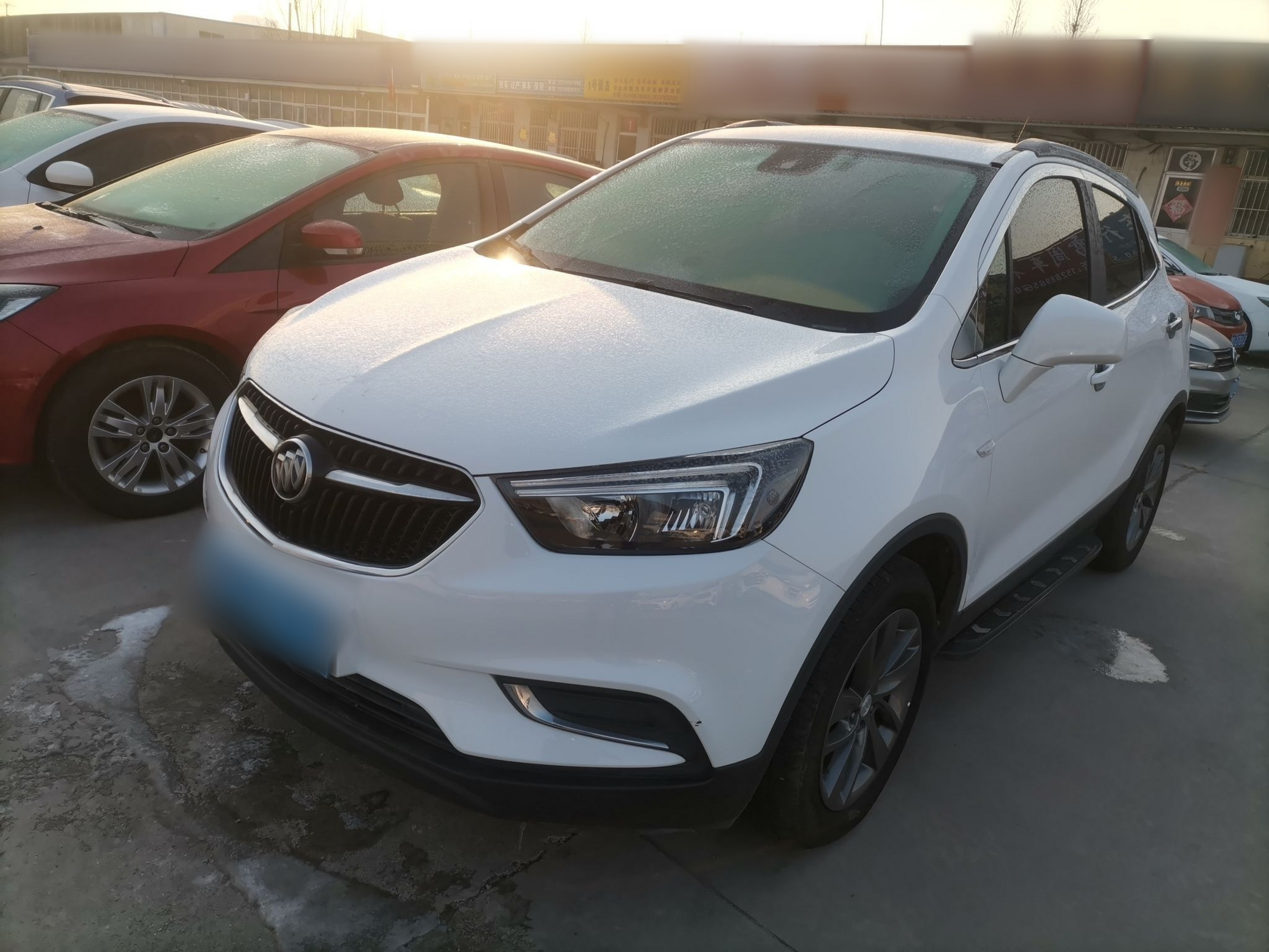 Под передней частью автомобиля