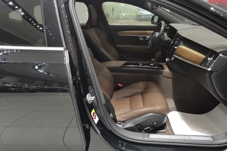 Used Volvo S90 2022 B5 Zhiyi Luxury Edition
