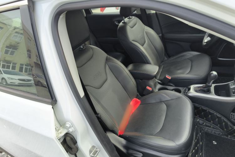 Used  Compass 2017 200T Automatic Family Edition
