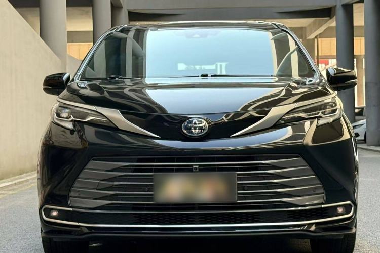 Used Toyota Sienna 2023 2.5L Hybrid Deluxe Edition
