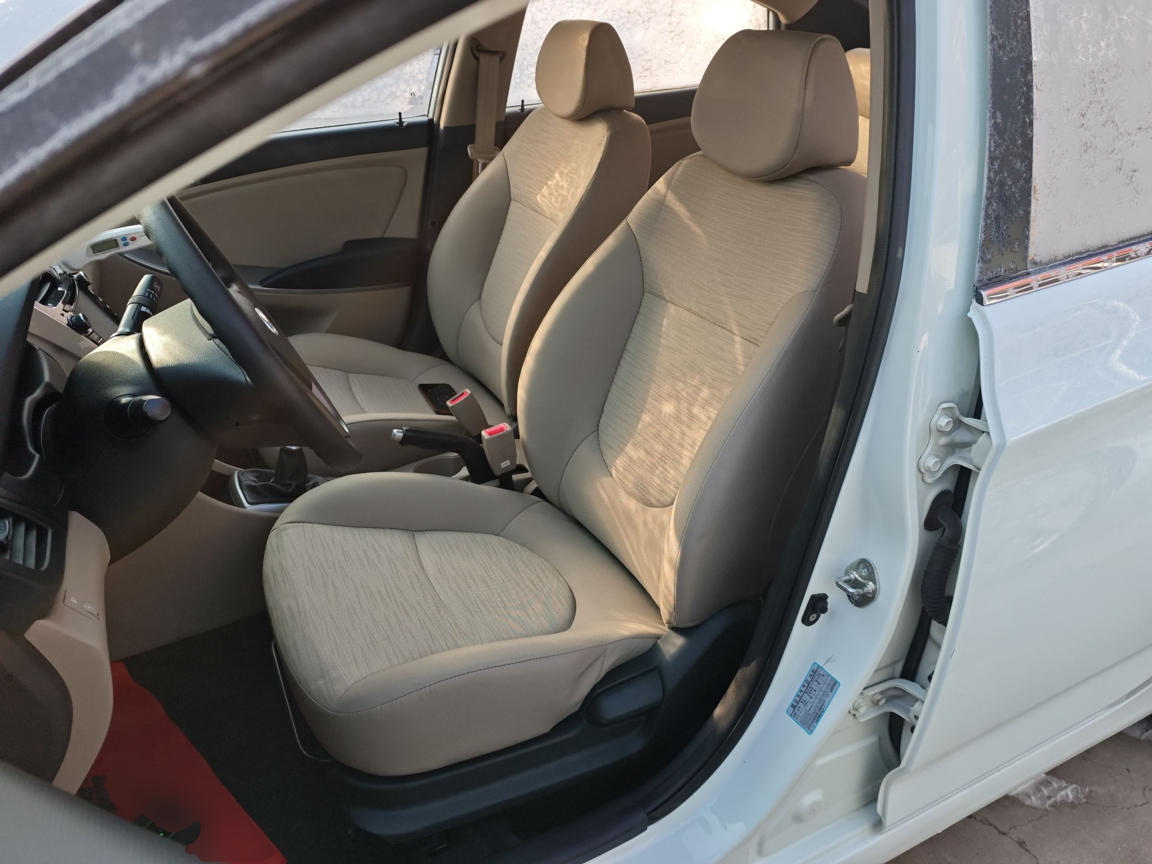 Переднее сиденье в автомобиле