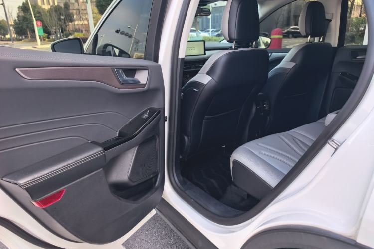 Used Ford Escape 2020 EcoBoost 245 Two-Wheel-Drive Titanium Edition
