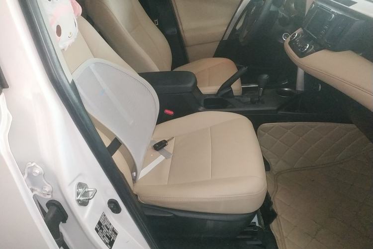 Used Toyota RAV4 2015 2.0L CVT Two-Wheel Drive Fashion Edition