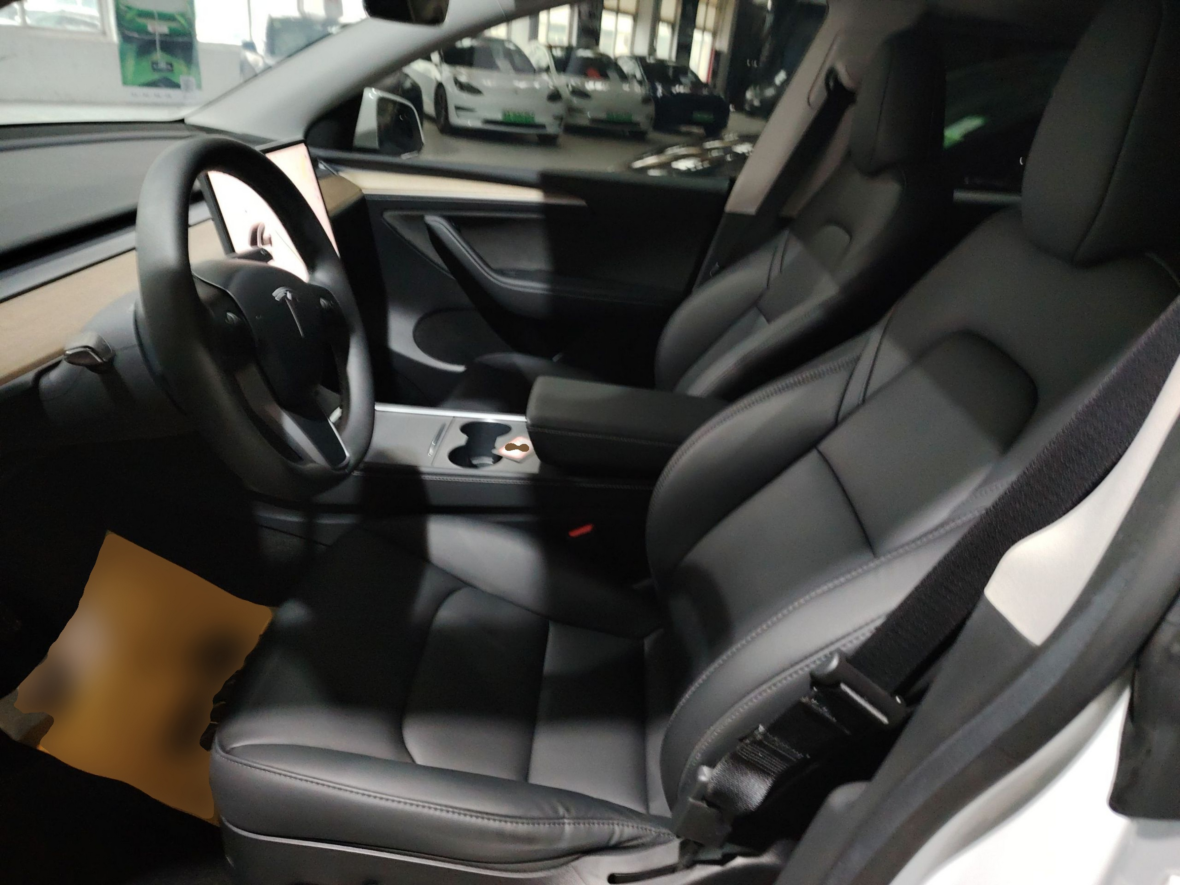 المقاعد الأمامية داخل السيارة