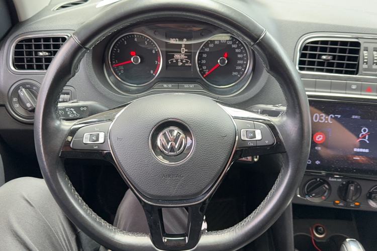 Used Volkswagen Polo 2016 1.6L Automatic Comfort Model
