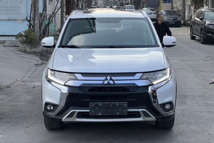 Used Mitsubishi Outlander 2018 2.0L Two-Wheel Drive Glory Edition 5 Seats
