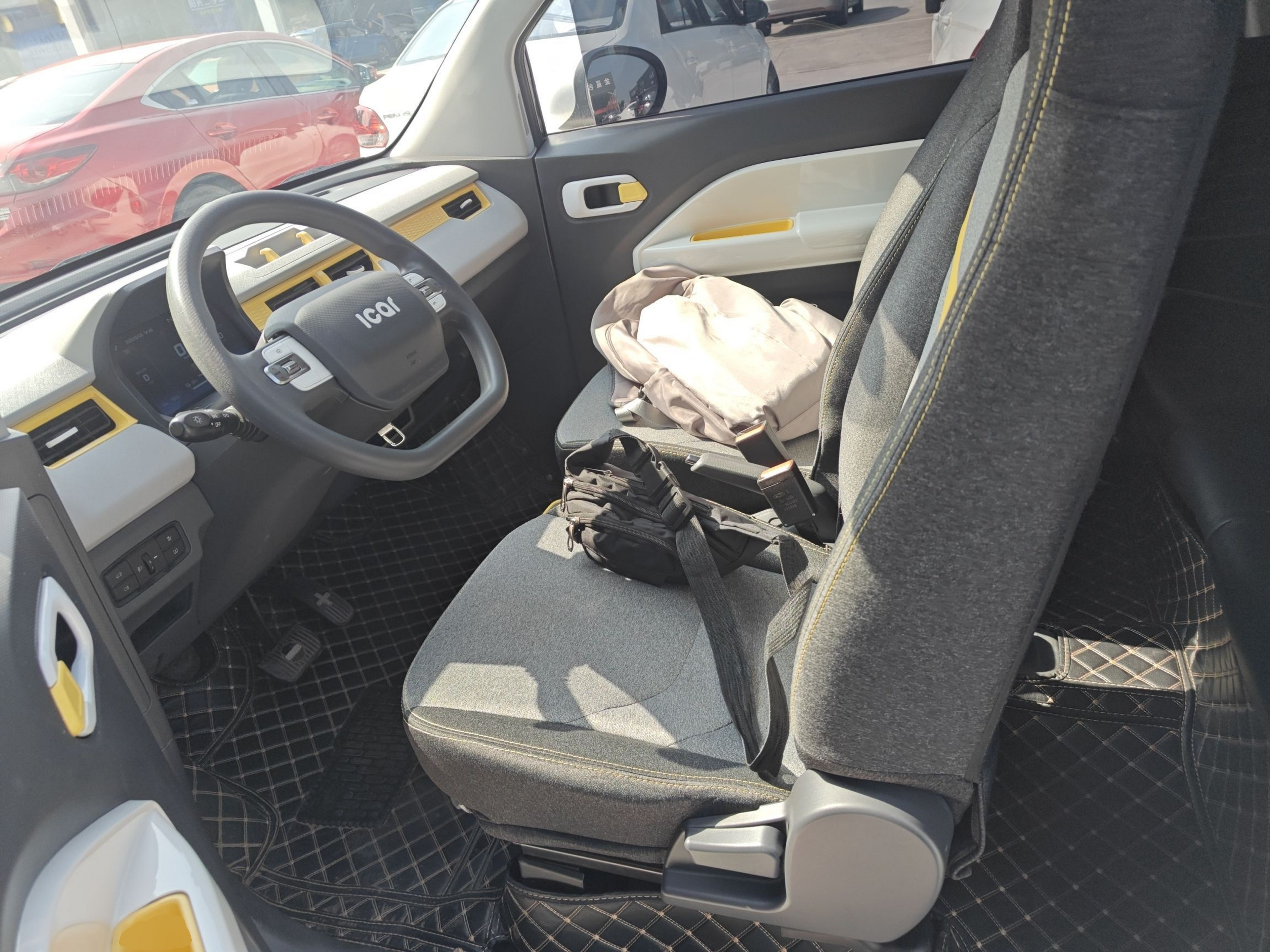 Переднее сиденье в автомобиле