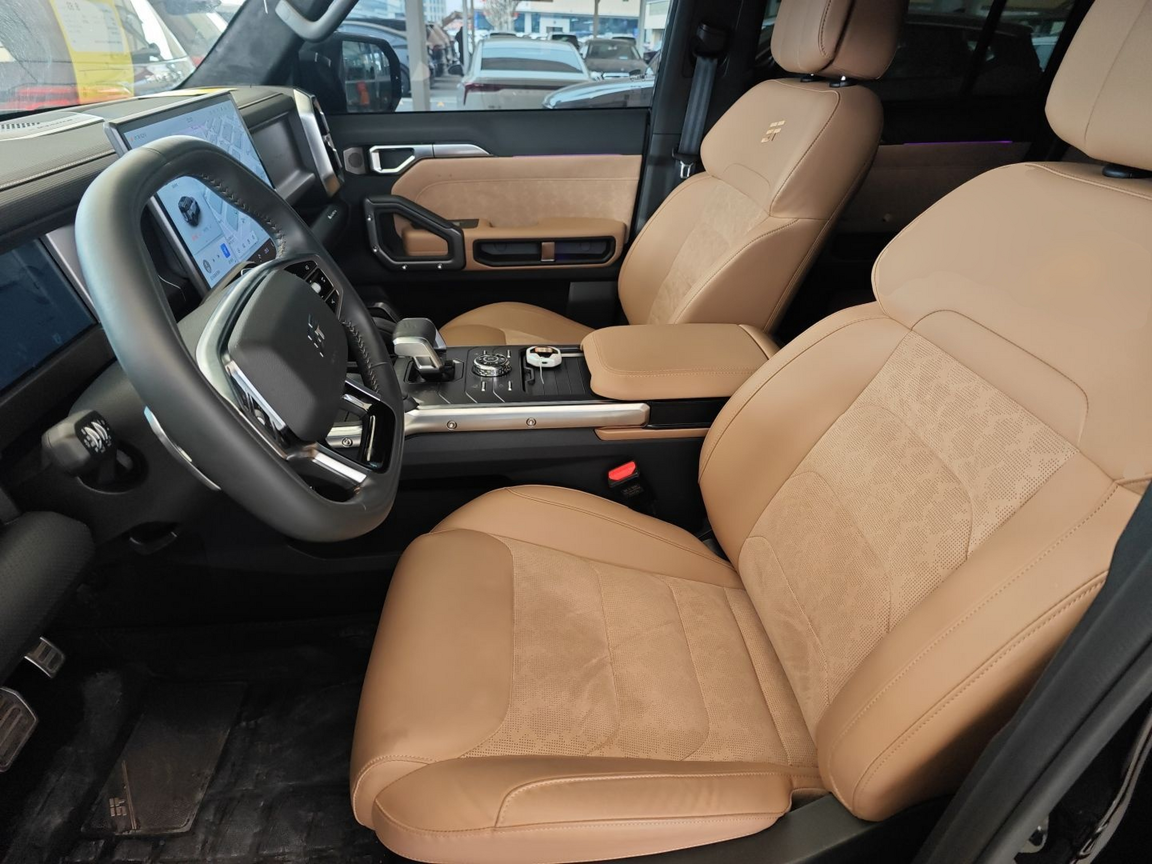 المقاعد الأمامية داخل السيارة