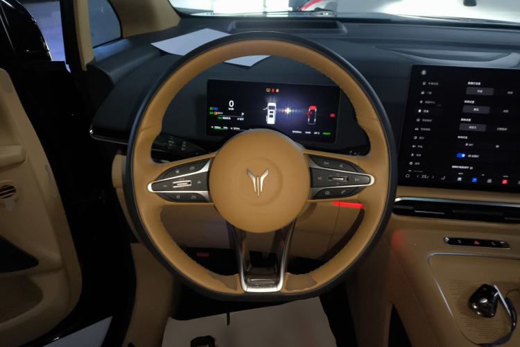 Used VOYAH Dream 2025 PHEV Four-Wheel Drive Prestige Kunpeng Edition
