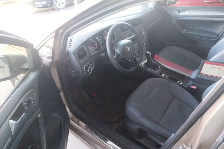 Used Volkswagen Golf 2015 1.2TSI Automatic Comfort Model
