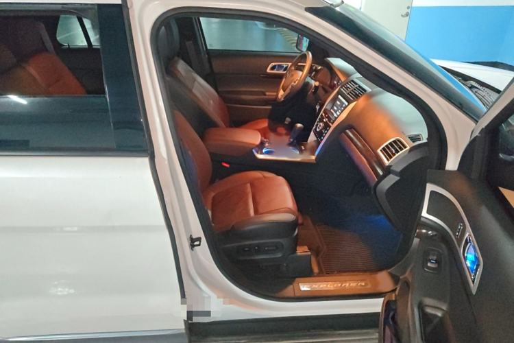 Used Ford Explorer 2013 3.5L Deluxe Model
