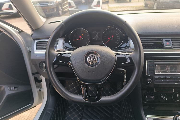 Used Volkswagen Bora 2016 1.6L manual Comfort trim level