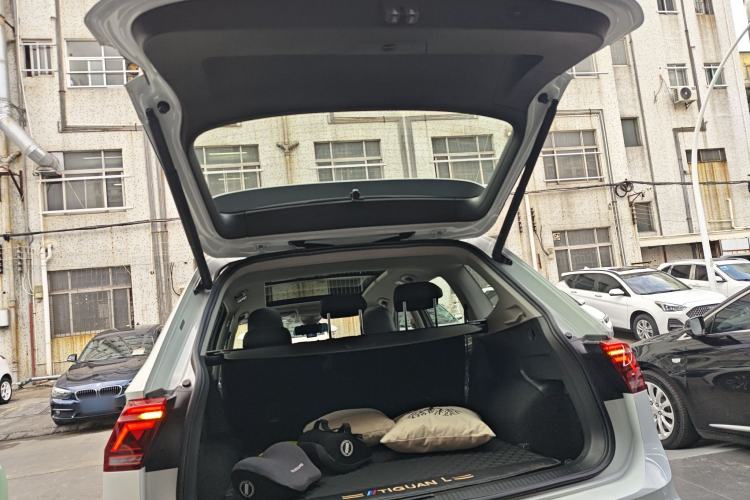 Used Volkswagen Tiguan L 2023 Restyled 330TSI Automatic Two-Wheel Drive R-Line Enhanced Comfort Version
