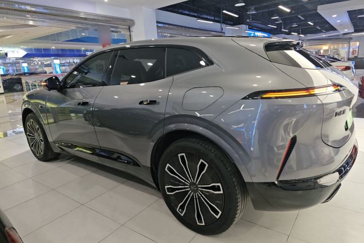 Used  07 2024 Max Extended-Range Edition
