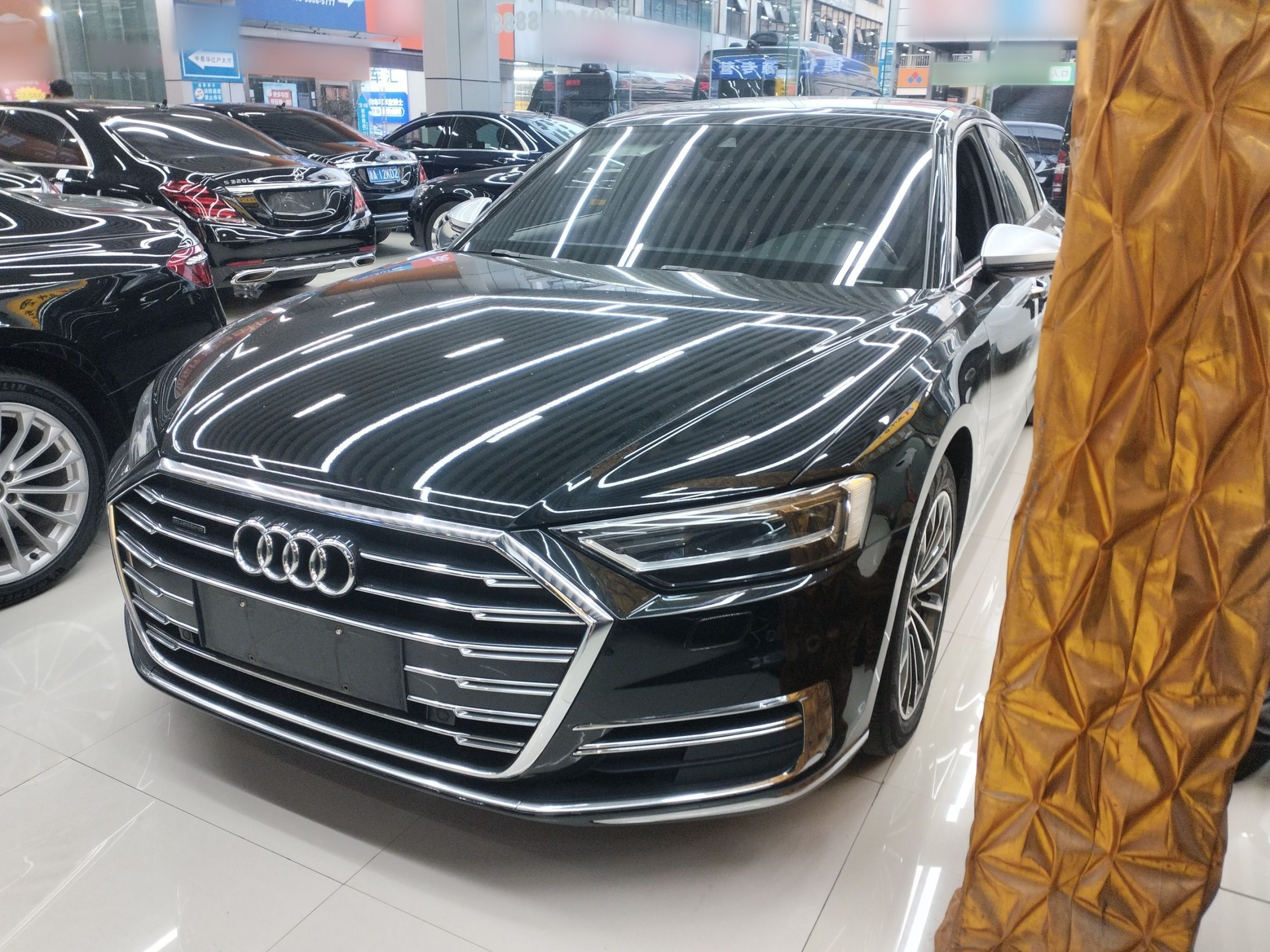 Под передней частью автомобиля