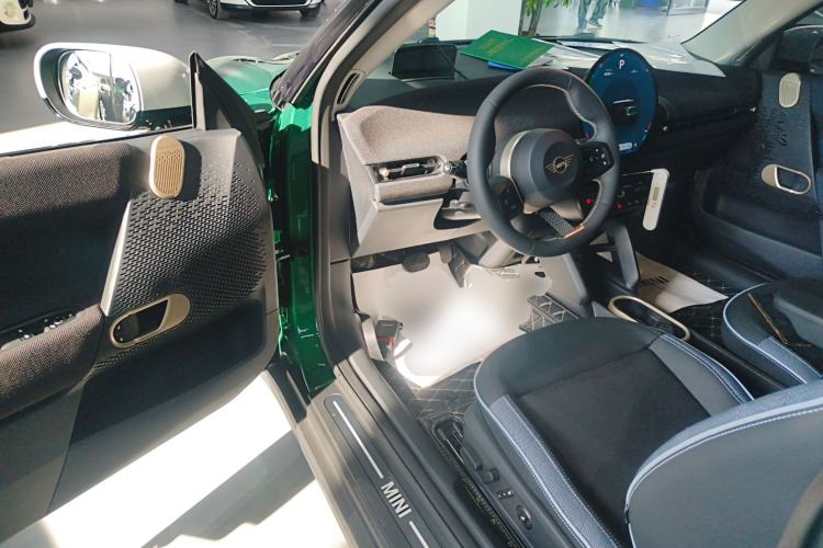 Used  Electric MINI COOPER 2024 452km COOPER SE Artist