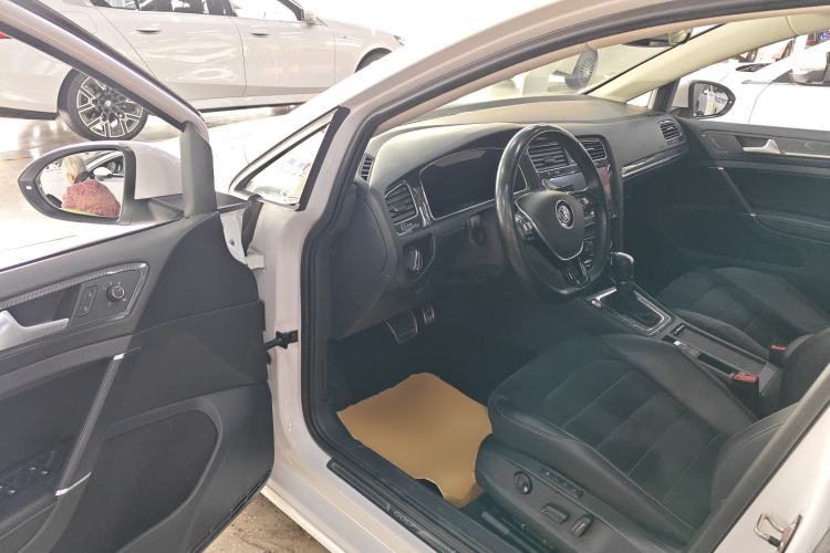 Used Volkswagen Golf 2020 280TSI DSG Luxury Edition
