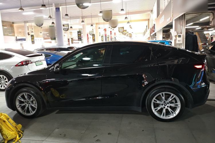 Used Tesla Model Y 2022 Long-Range All-Wheel-Drive Version