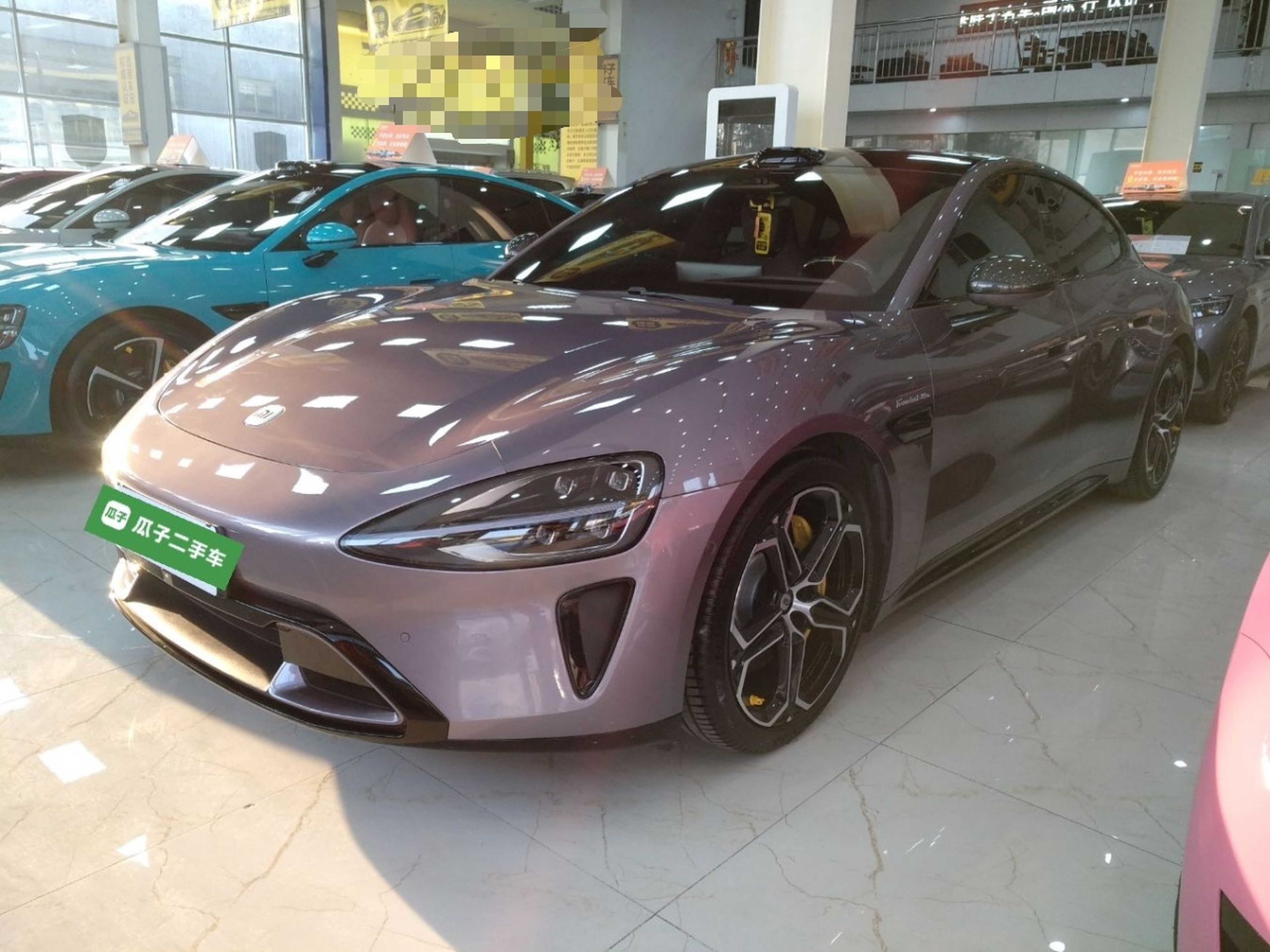 تحت مقدمة السيارة