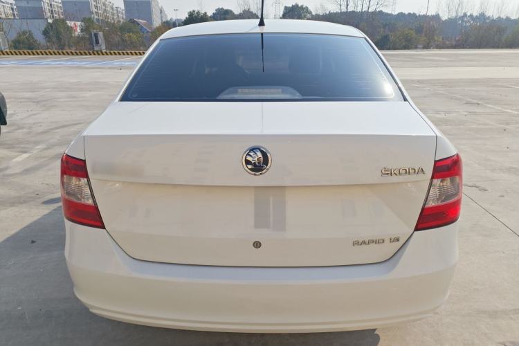 Used Skoda Rapid 2013 1.6L Manual Enjoyment Model

