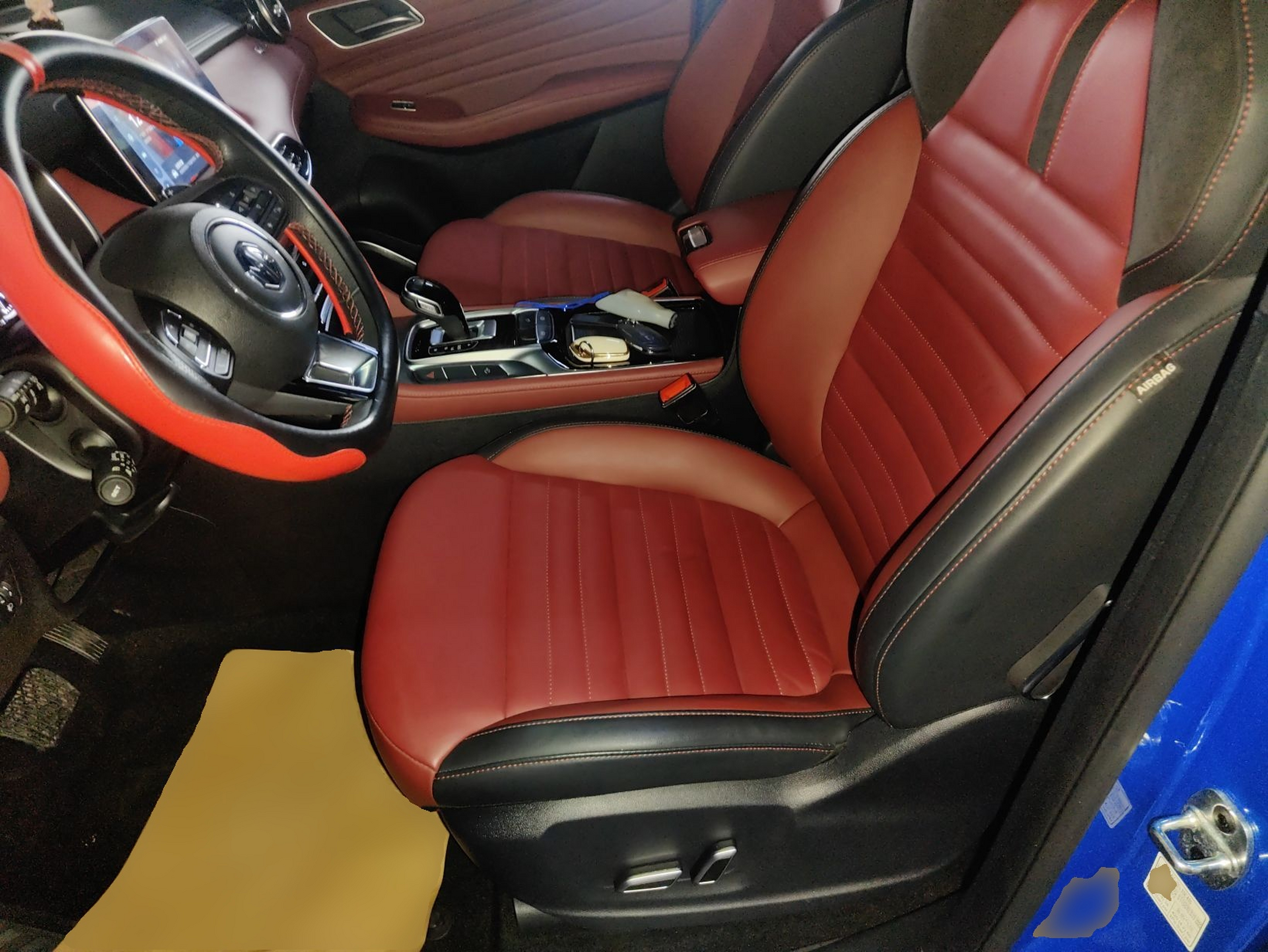 Переднее сиденье в автомобиле